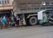 Kaki Pengendari Sepeda Motor Patah Terlindas Dump Truk.