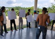 Kesal… Pedemo Lepas Baju Pertanda Tidak Mau DiBodohi