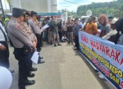 Demo Ricuh…Ratusan MDTM Datangi Kantor Polres Labusel.