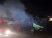 Sekitar 48 Unit Speda Motor Ludes Terbakar Di Atas Truk Hino Angkutan Espedisi.