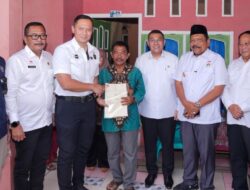 Bersama Menko AHY Serahkan Sertipikat Tanah untuk Rakyat di Bengkulu, Wamen Ossy Apresiasi Peran Pemerintah Daerah
