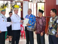 Menteri Nusron Serahkan Sertipikat di Papua “Era Presiden Prabowo Semua Tempat Ibadah Harus Disertipikatkan Tanpa Pengecualian”