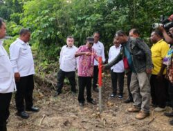 Realisasi Percepatan Sertipikasi Tanah Ulayat di Papua, Menteri Nusron Saksikan Pemasangan Patok Skouw Yambe