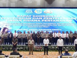 Menteri Nusron Berikan Penghargaan kepada 74 Pihak yang Berperan dalam Pencegahan Tindak Pidana Pertanahan Tahun 2025