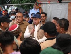 Menteri Nusron Salurkan Bantuan dan Dengar Jeritan Warga yang Kehilangan Keluarga di Kabupaten Agam