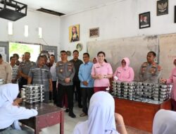 Polres Labusel Uji Coba Operasional SPPG MBG 3, Ratusan Pelajar di Torgamba Terima Makanan Bergizi