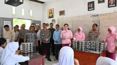 Polres Labusel Uji Coba Operasional SPPG MBG 3, Ratusan Pelajar di Torgamba Terima Makanan Bergizi