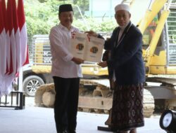 Serahkan Sertipikat Tanah Wakaf, Dirjen PPTR Kementerian ATR/BPN: Agar Pembangunan Pesantren Al-Khoziny Berjalan Tertib