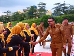 Sentuhan Kepedulian Bupati Labusel, 113 Pasukan Kuning Terima Beras dan Mi Instan.