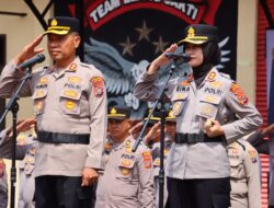Pisah Sambut Kapolres Tebing Tinggi Berlangsung Lancar, Diwarnai Kalung Bunga dan Pedang Pora