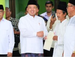 Serahkan 13 Sertipikat di Banten, Menteri ATR/Kepala BPN Ajak Organisasi Keagamaan “Keroyok” Percepatan Sertipikasi Tanah Wakaf