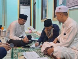 Bupati Labusel Tunaikan Zakat Fitra di Masjid Jami Kotapinang, Penuh Makna dengan Historis Mulia.
