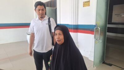 Diusia Yang Senja Ibu Nur, Mohon Bupati dan Presiden RI Selamatkan Dua Putranya yang Ditahan Imigrasi Kamboja