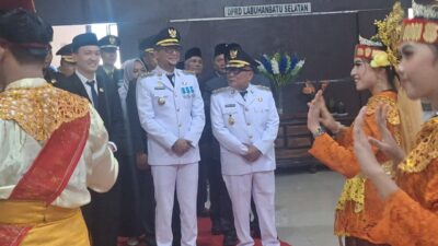 Rapat Paripurna Istimewa DPRD Labusel Peringati Jari Jadi Ke-18 di Gedung Rapat Utama.