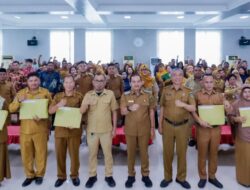 Serahkan SK Progam Indonesia Pintar, Walikota Tebing Tinggi Minta Kepala Sekolah Bekerja Adaptif Dan Berintegritas